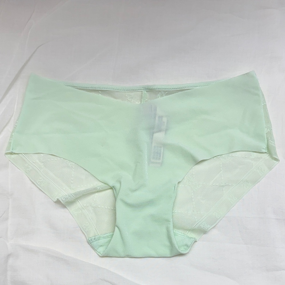 NWOT Victoria's Secret Hiphugger No Show Panty